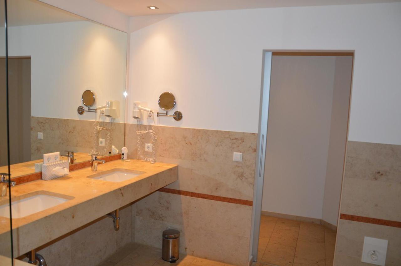 Hotel Holter Schlosskrug Schloß Holte-Stukenbrock المظهر الخارجي الصورة